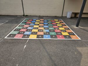 Cour de récréation, jeux de cour de récréation primaire